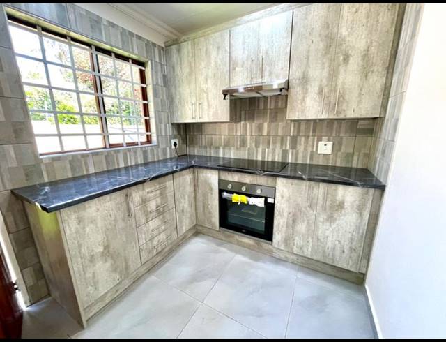 3 BEDROOM TOWNHOUSE FOR SALE IN NOORDHEUWEL